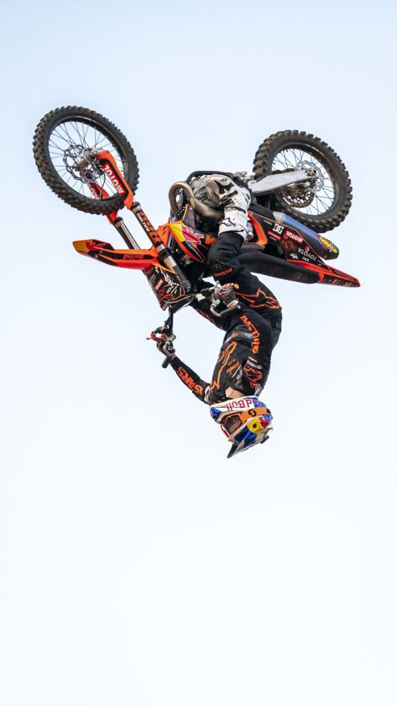 Фото 52 — Экстремальные трюки на спортбайках